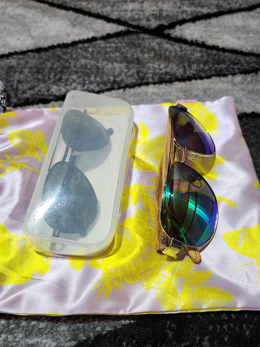 VINTAGE ZONI HANDMADE REFLECTIVE PLOARIZED ZEBRA & BLACK METAL AVIATOR SUNGLASSE
